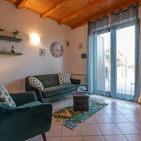 Happy Guest Apartments - Lake & Green Oasis Riva di Solto Buitenkant foto