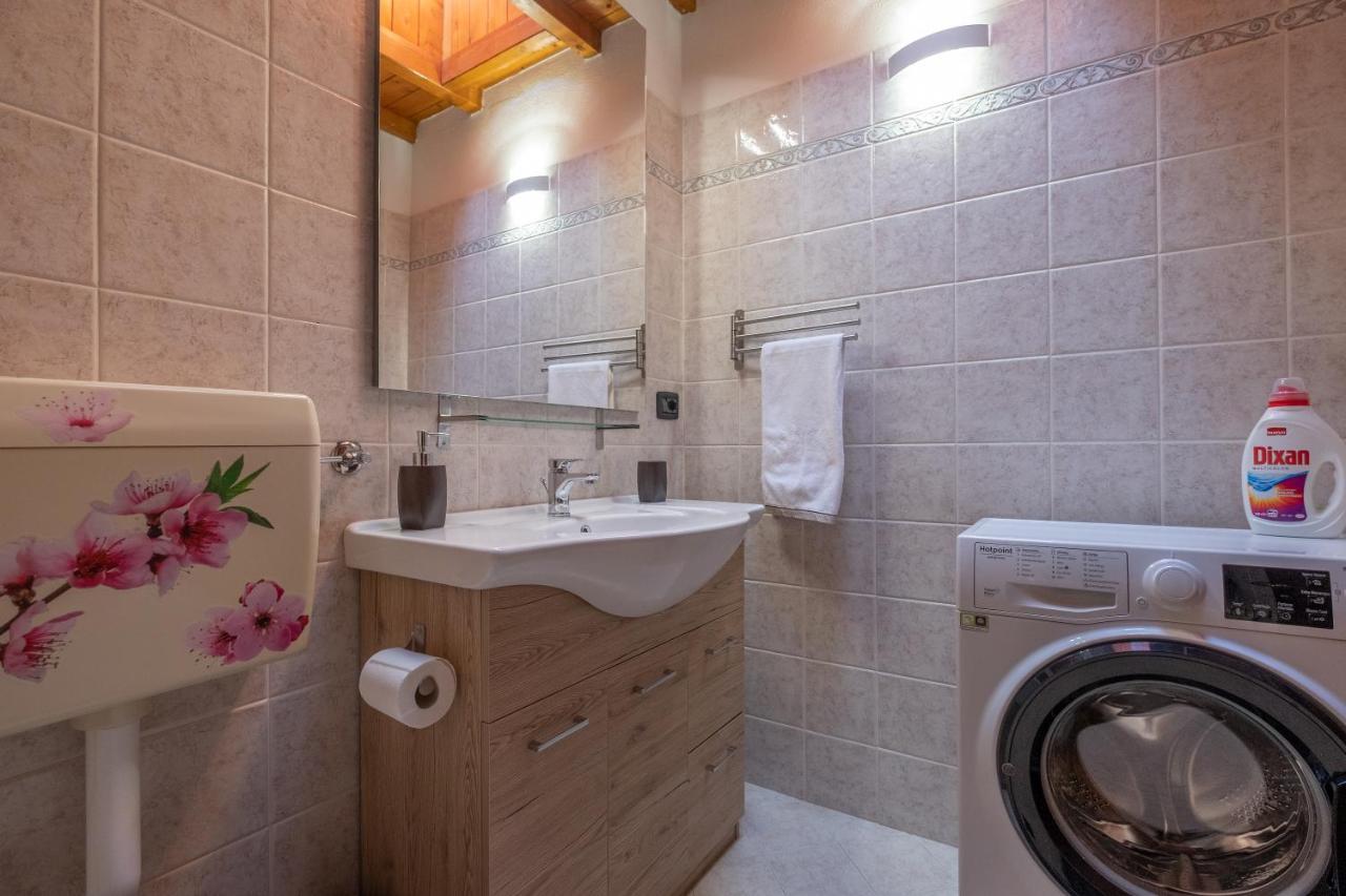 Happy Guest Apartments - Lake & Green Oasis Riva di Solto Buitenkant foto