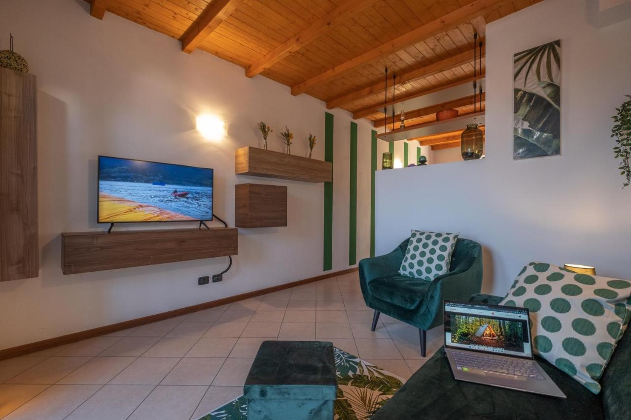 Happy Guest Apartments - Lake & Green Oasis Riva di Solto Buitenkant foto